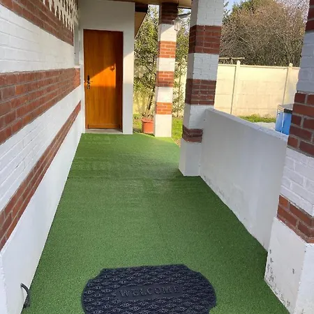 La Briquette 6 Personnes Proche Rer D Holiday home Combs-la-Ville